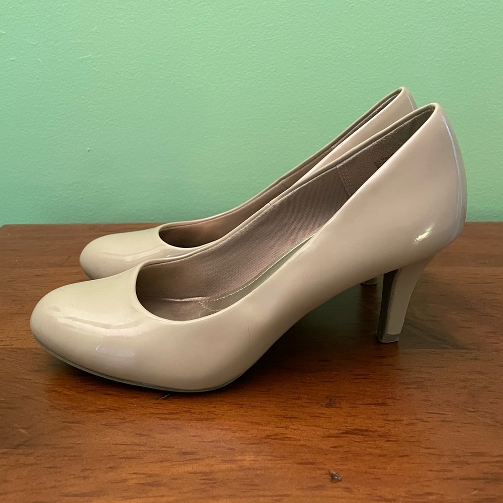 Basic beige heels by Comfort Plus